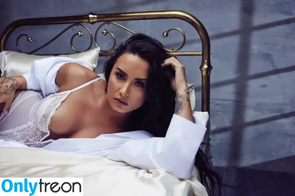 Demi Lovato nude photo #0102 (ddlovato)