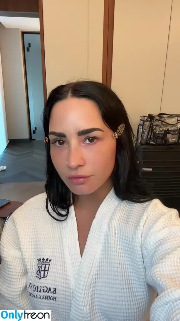 Demi Lovato nude photo #0103 (ddlovato)