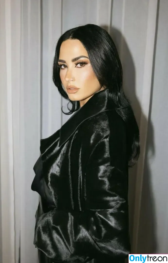 Demi Lovato nude photo #0114 (ddlovato)