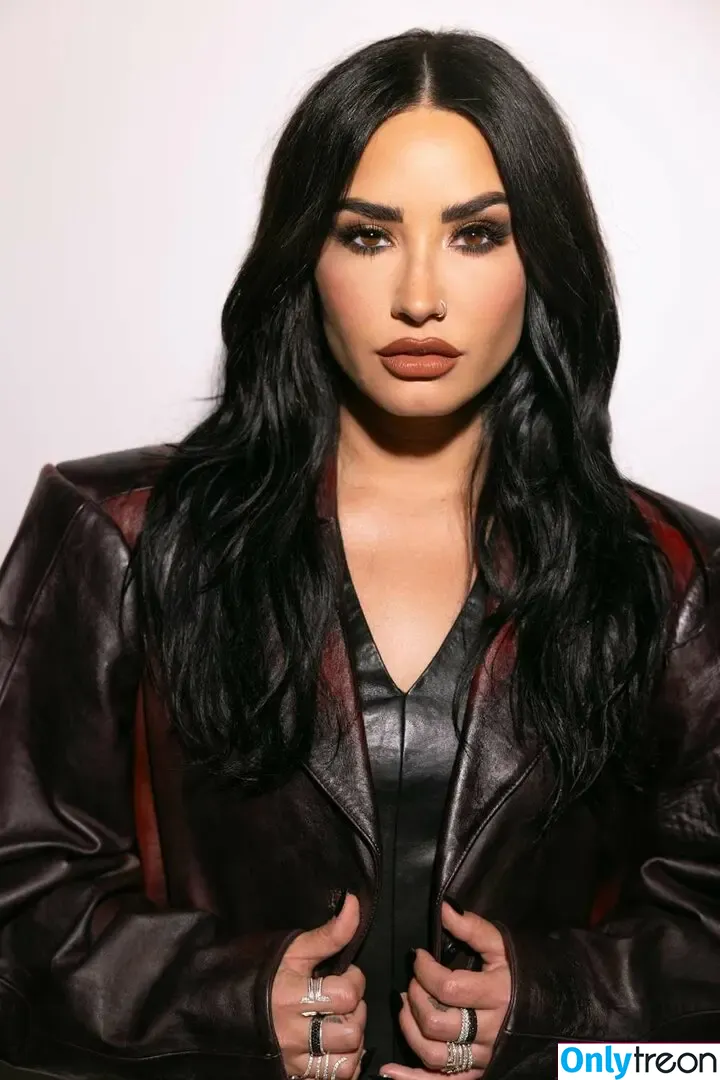 Demi Lovato nude photo #0116 (ddlovato)