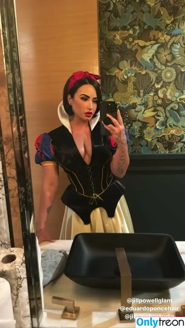 Demi Lovato nude photo #0118 (ddlovato)
