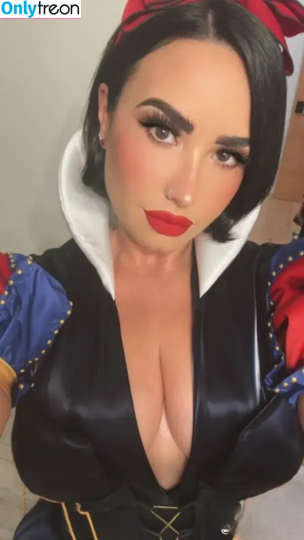 Demi Lovato nude photo #0120 (ddlovato)