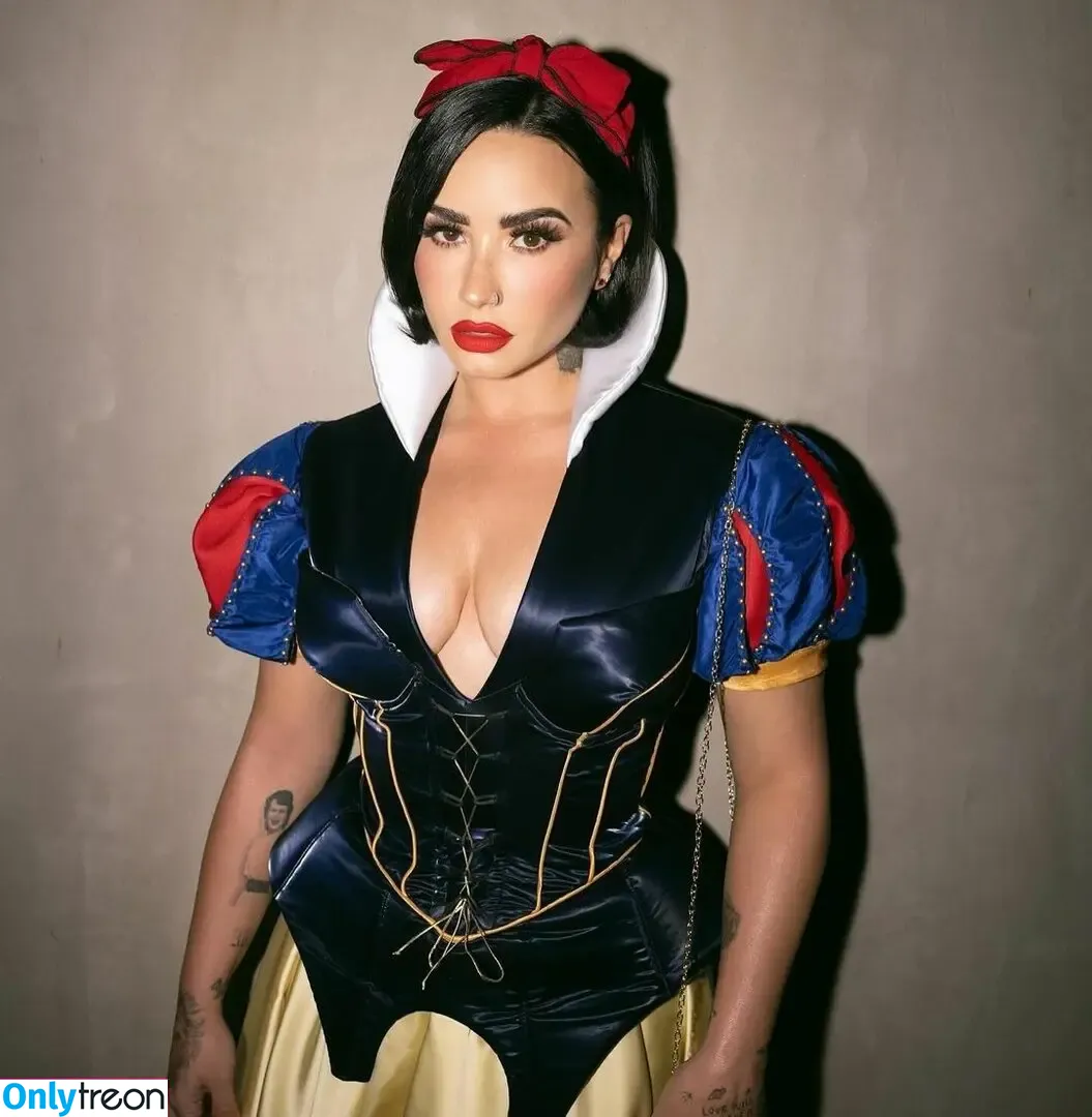 Demi Lovato nude photo #0124 (ddlovato)