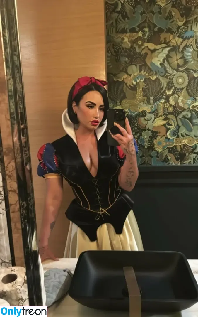 Demi Lovato nude photo #0126 (ddlovato)
