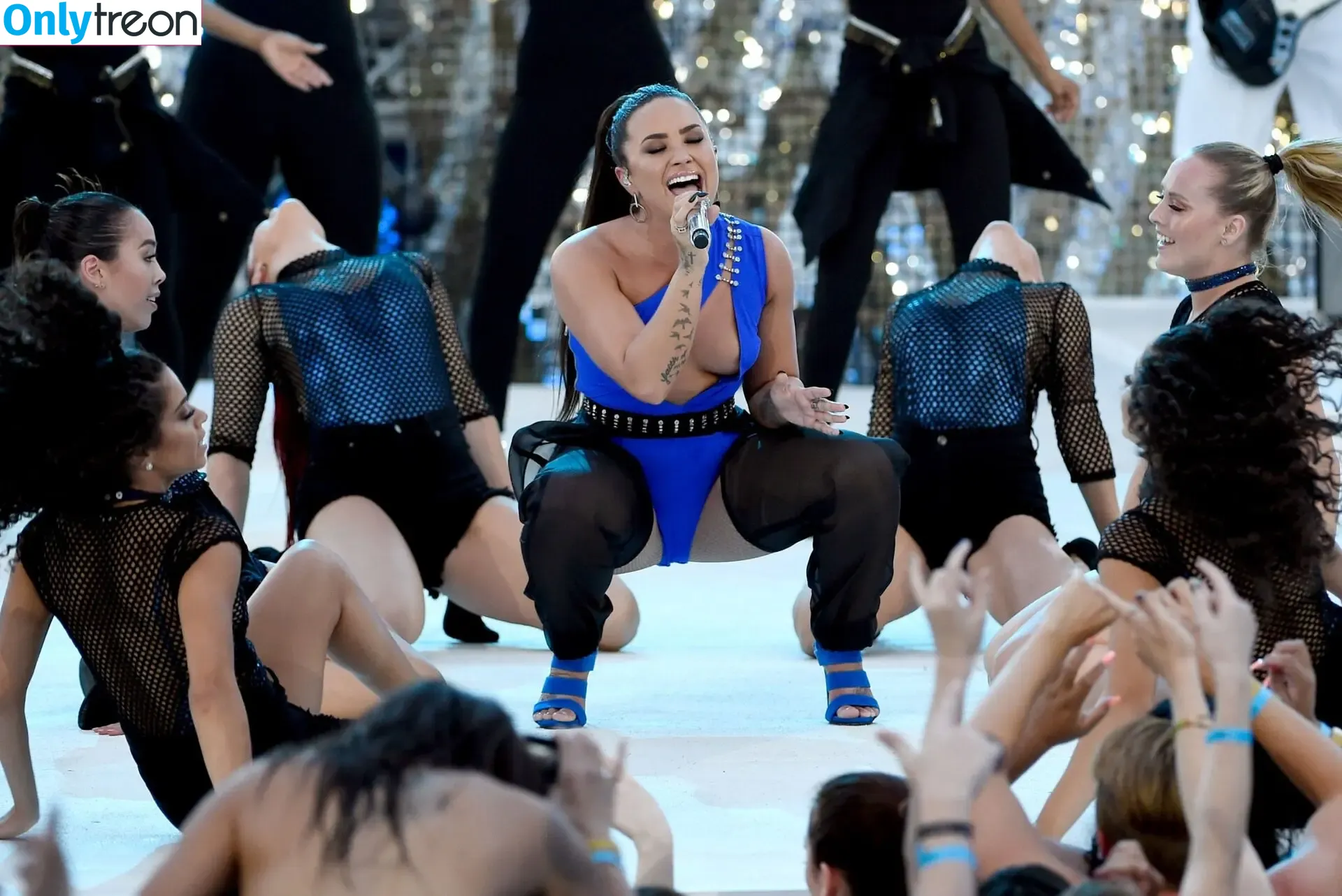 Demi Lovato nude photo #0136 (ddlovato)
