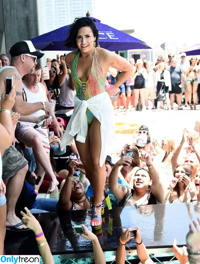 Demi Lovato nude photo #0152 (ddlovato)