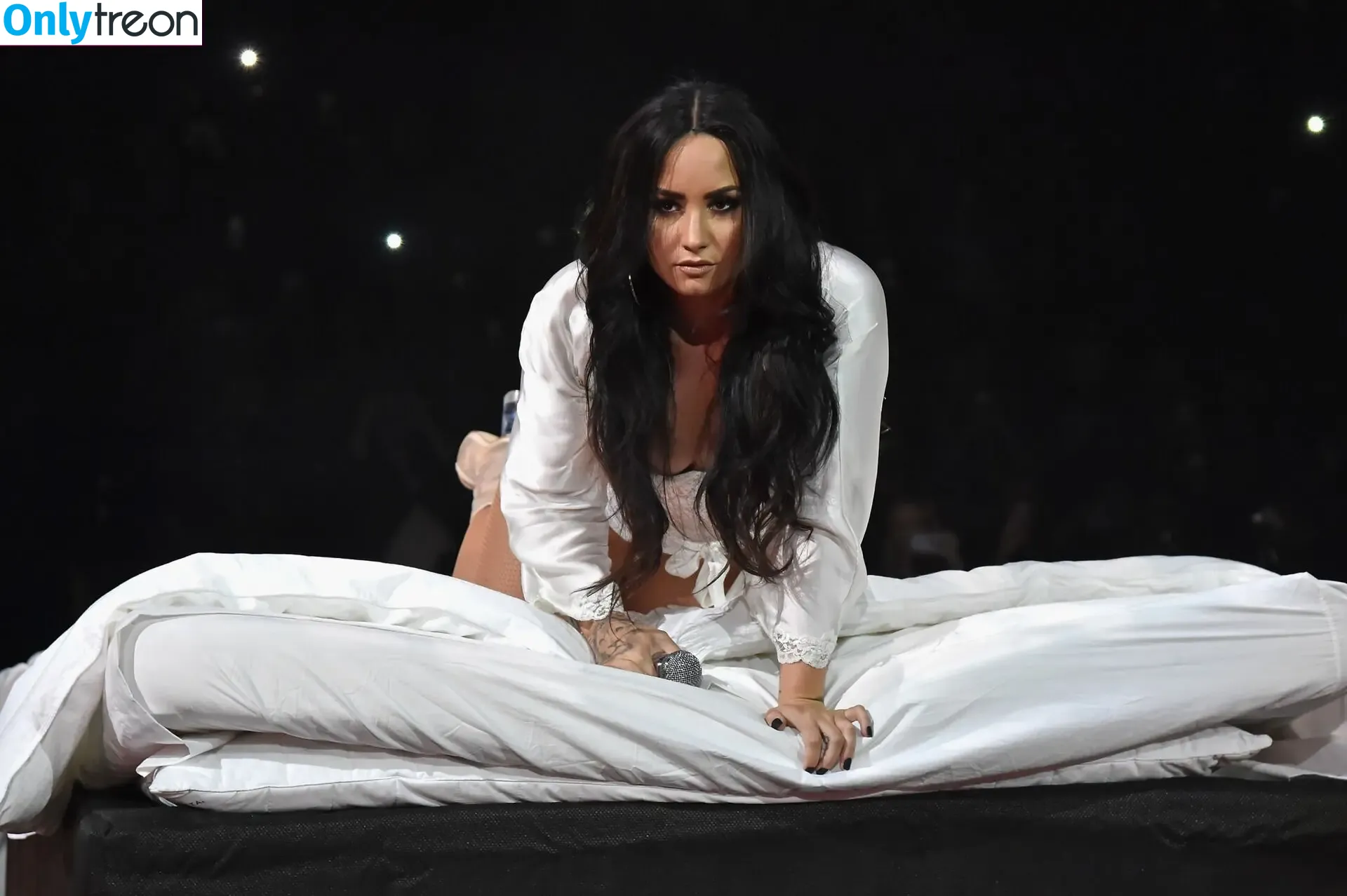 Demi Lovato nude photo #0163 (ddlovato)