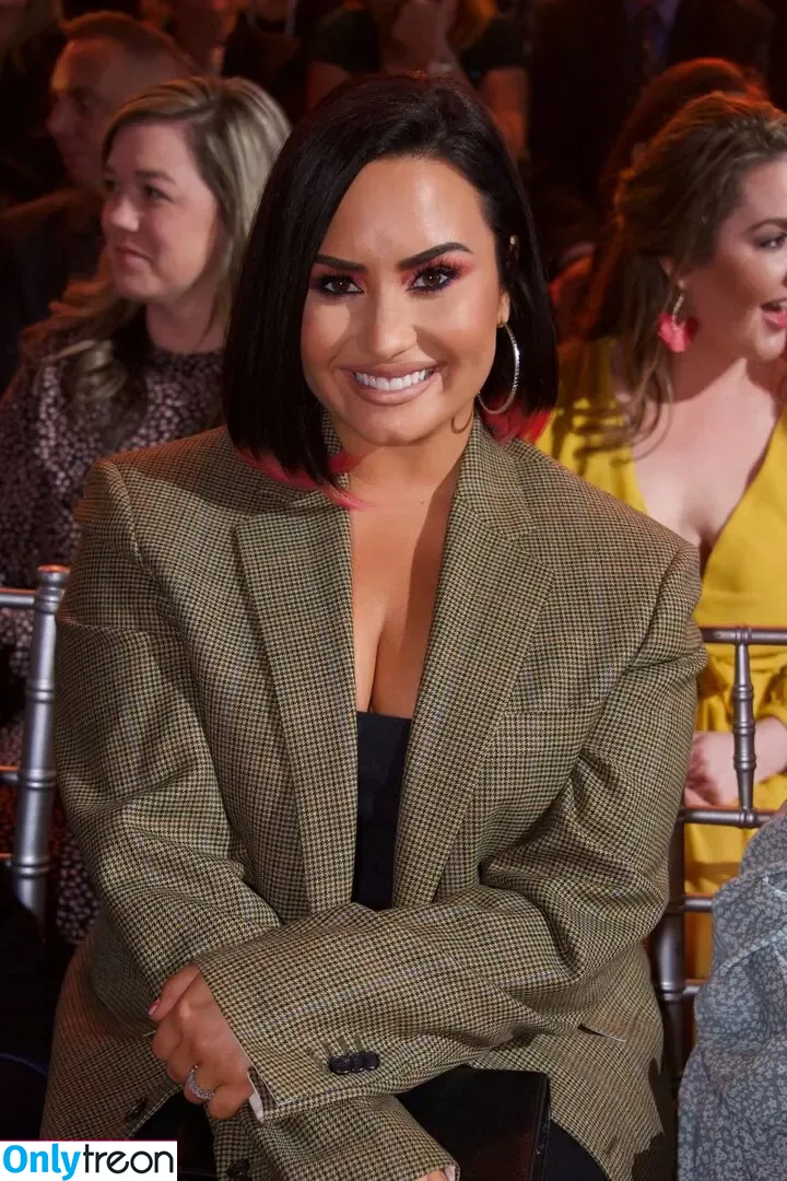 Demi Lovato nude photo #0184 (ddlovato)