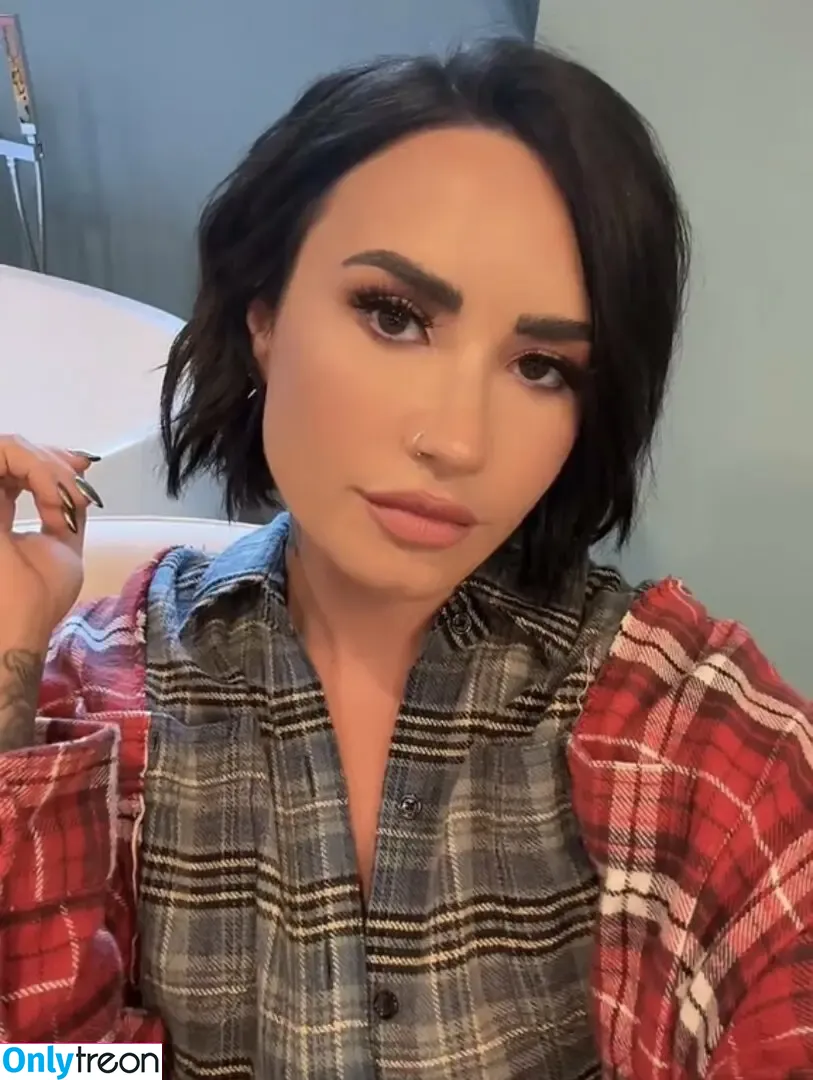 Demi Lovato nude photo #0192 (ddlovato)