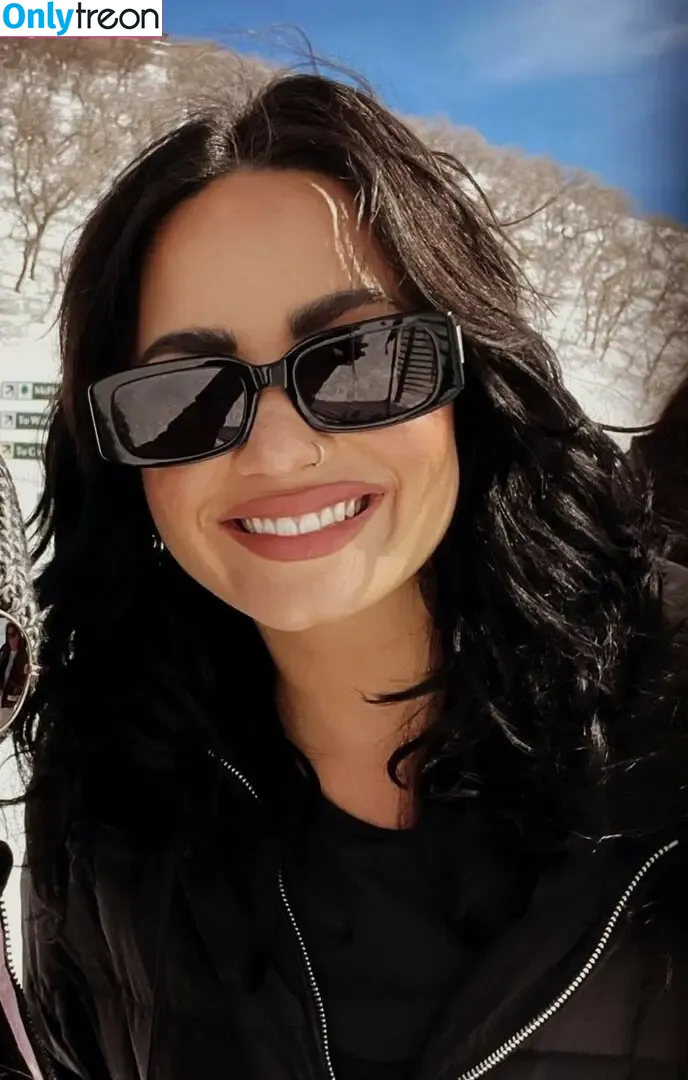 Demi Lovato nude photo #0200 (ddlovato)