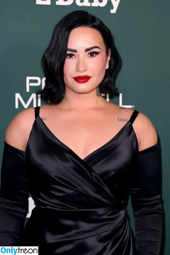 Demi Lovato nude photo #0205 (ddlovato)