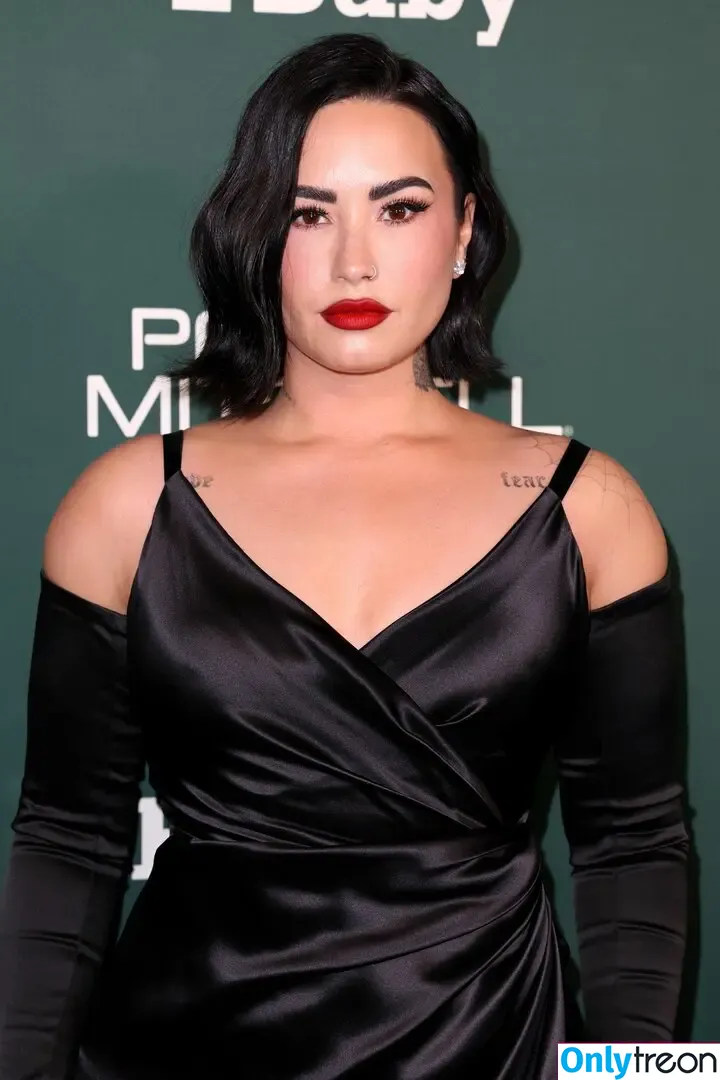 Demi Lovato nude photo #0210 (ddlovato)