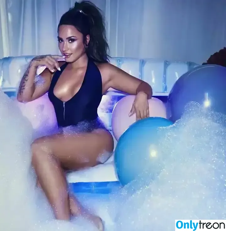 Demi Lovato nude photo #0223 (ddlovato)