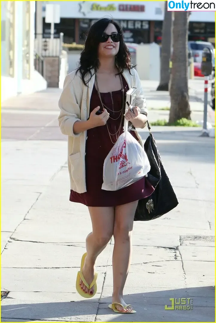 Demi Lovato nude photo #0283 (ddlovato)