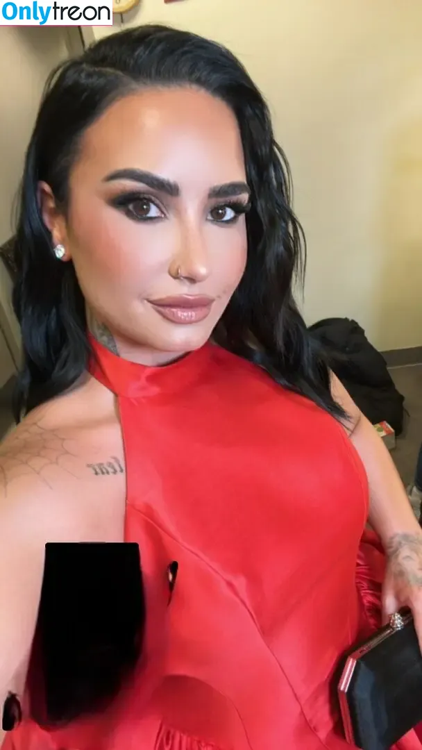 Demi Lovato nude photo #0294 (ddlovato)