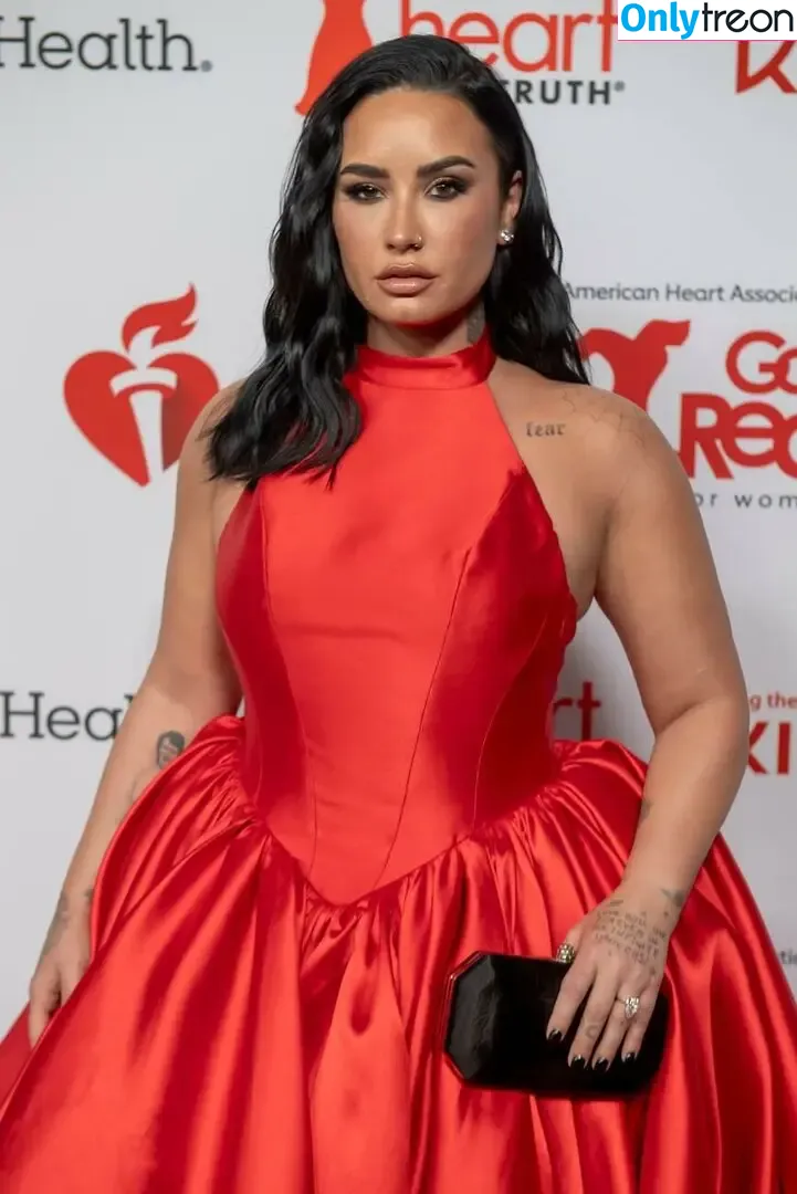 Demi Lovato nude photo #0295 (ddlovato)