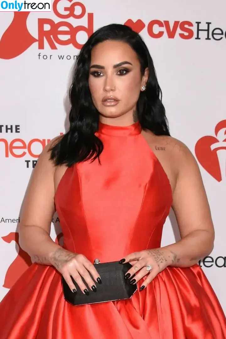 Demi Lovato nude photo #0296 (ddlovato)