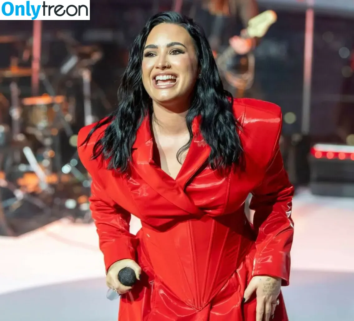 Demi Lovato nude photo #0297 (ddlovato)