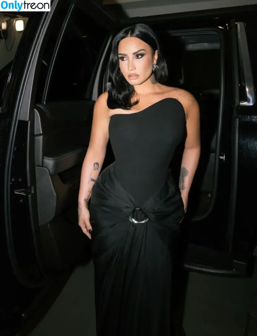 Demi Lovato nude photo #0301 (ddlovato)