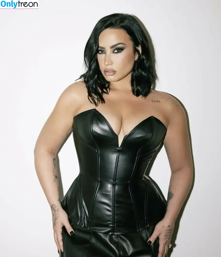 Demi Lovato nude photo #0318 (ddlovato)