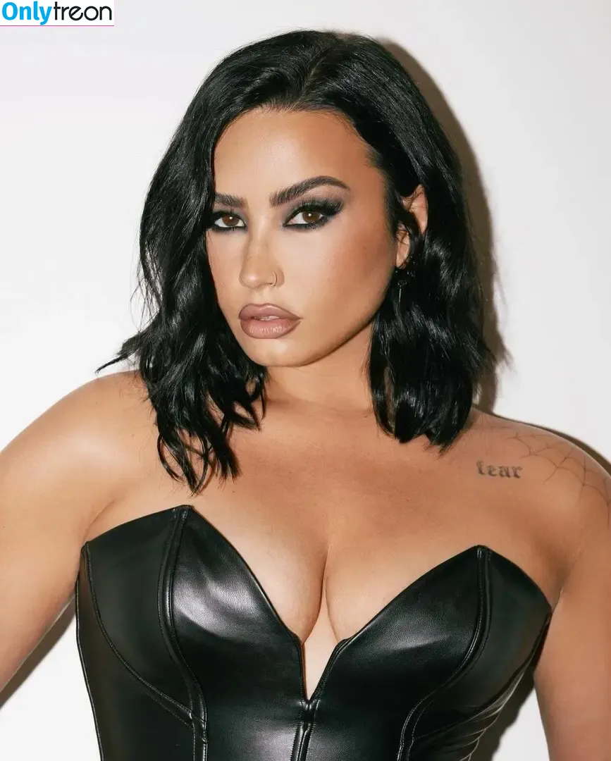 Demi Lovato nude photo #0319 (ddlovato)