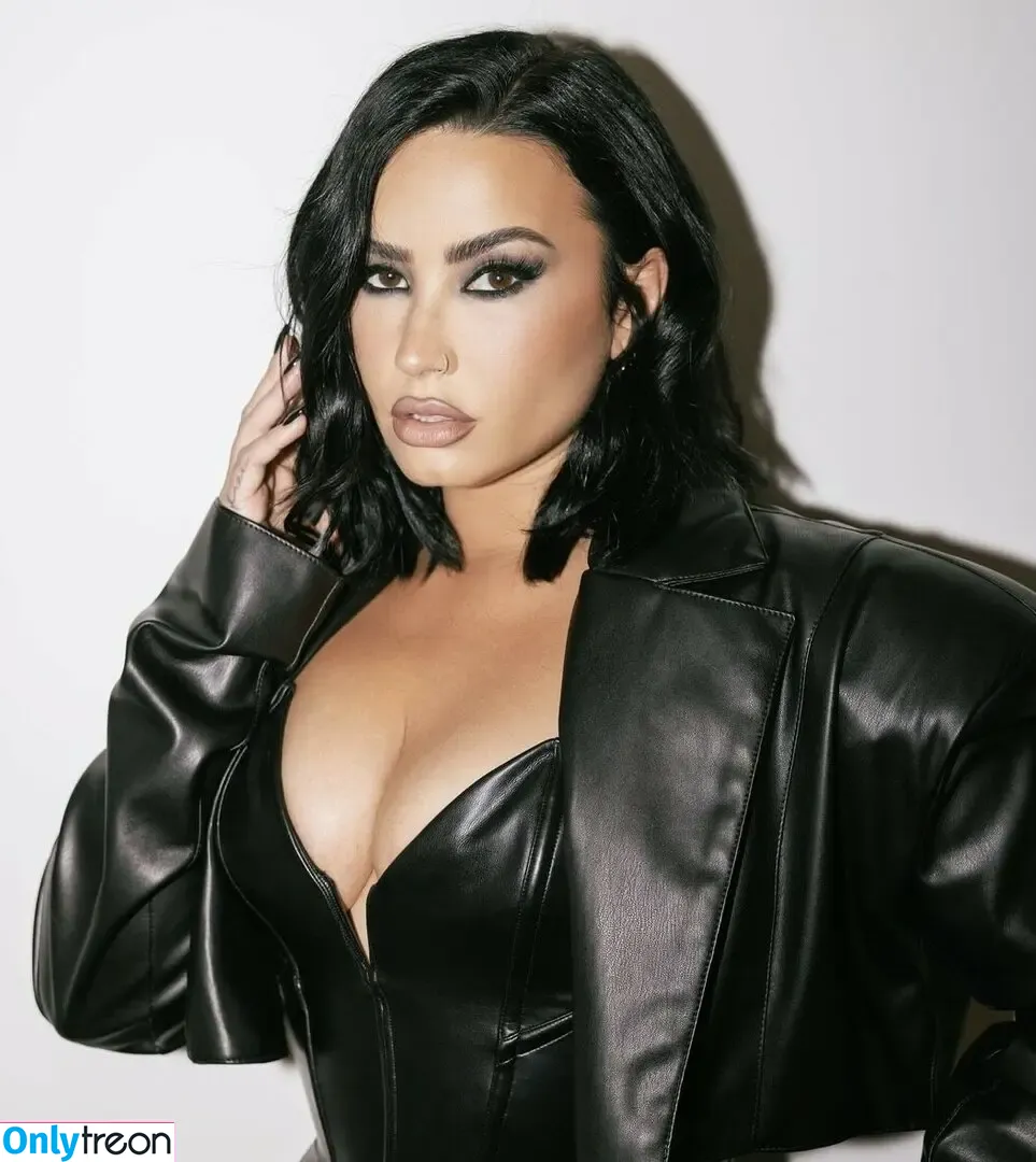 Demi Lovato nude photo #0320 (ddlovato)