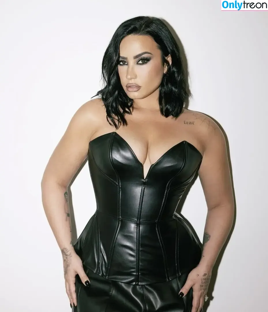 Demi Lovato nude photo #0322 (ddlovato)