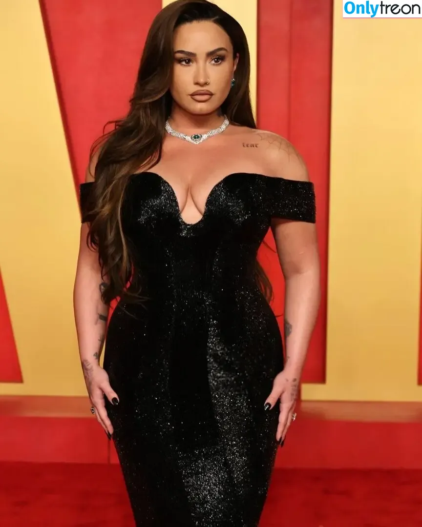Demi Lovato nude photo #0325 (ddlovato)