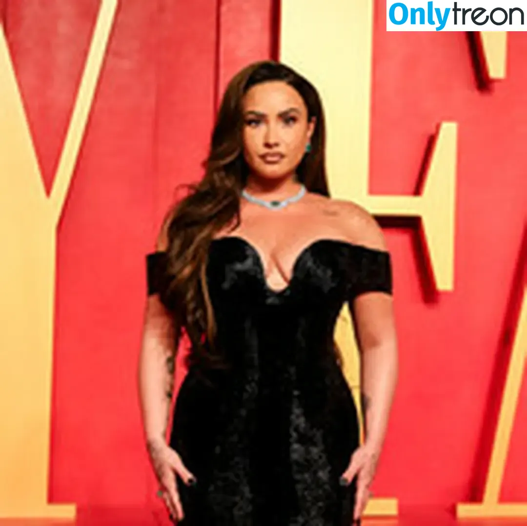 Demi Lovato nude photo #0329 (ddlovato)