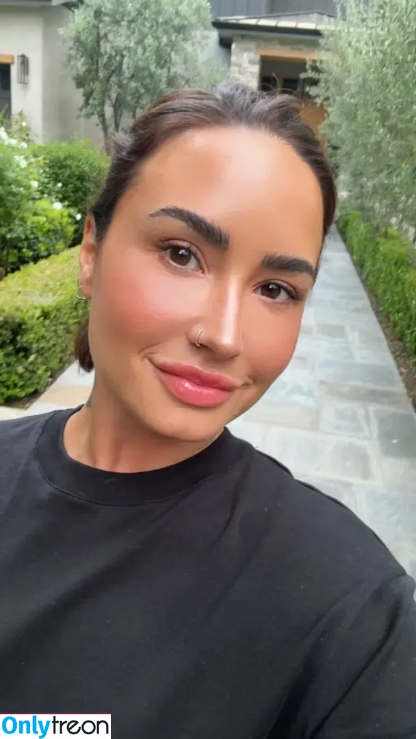 Demi Lovato nude photo #0339 (ddlovato)