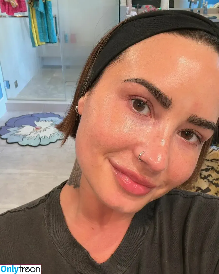 Demi Lovato nude photo #0343 (ddlovato)