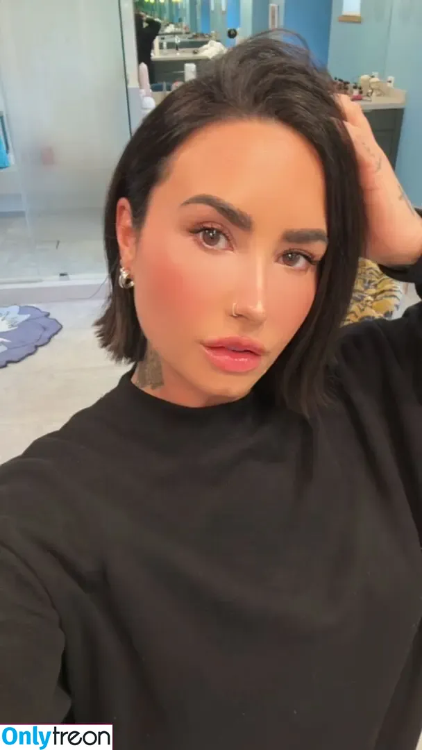 Demi Lovato nude photo #0348 (ddlovato)
