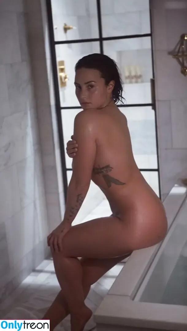 Demi Lovato nude photo #0356 (ddlovato)