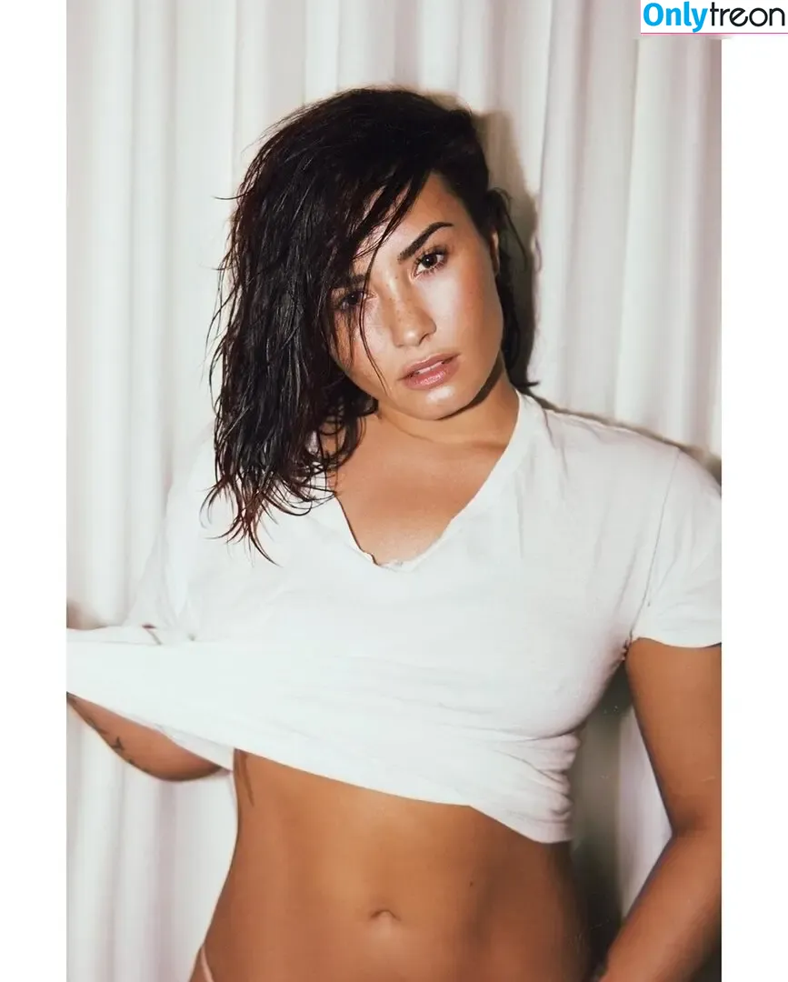 Demi Lovato nude photo #0383 (ddlovato)
