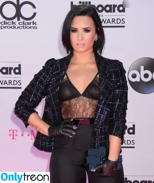 Demi Lovato nude photo #0392 (ddlovato)