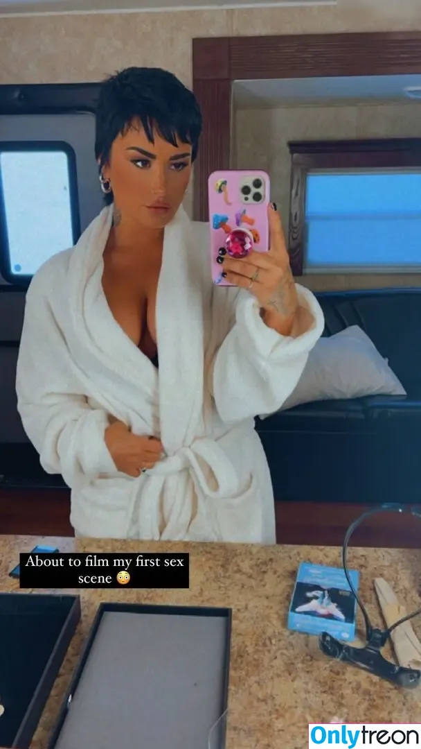 Demi Lovato nude photo #0398 (ddlovato)