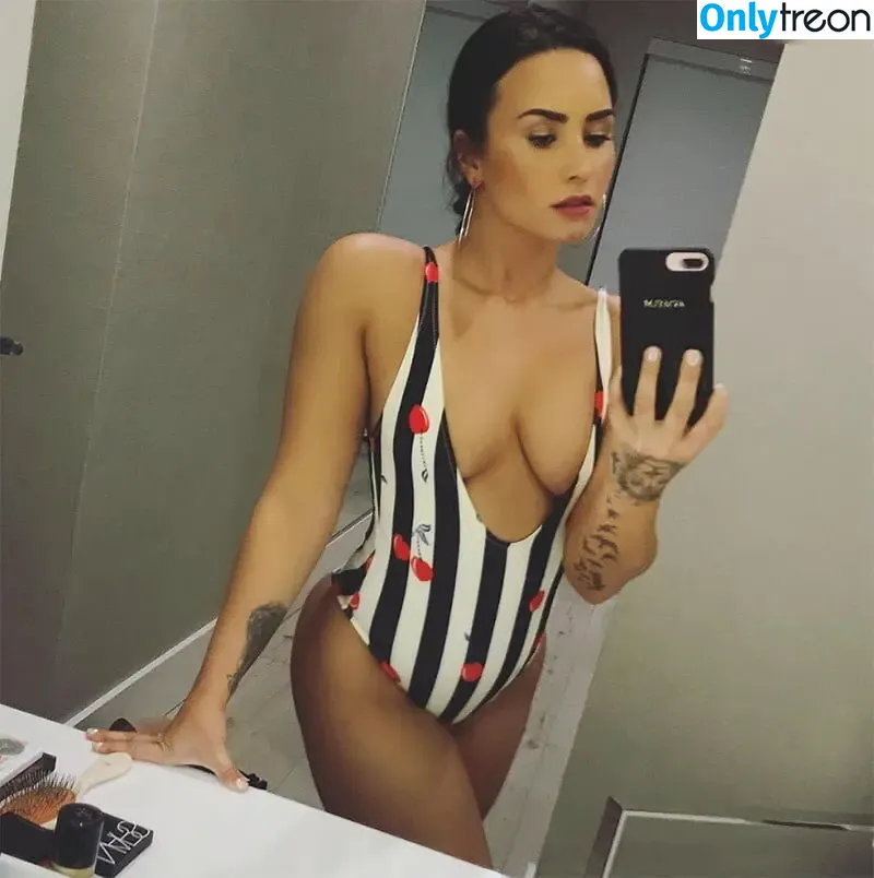 Demi Lovato nude photo #0400 (ddlovato)