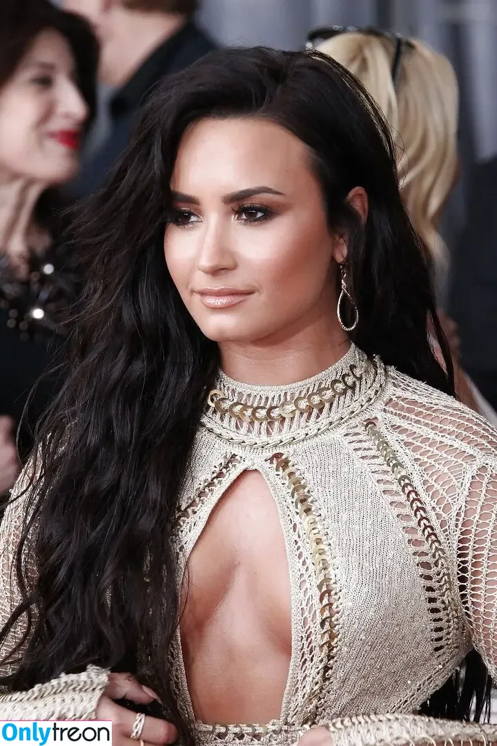 Demi Lovato nude photo #0410 (ddlovato)