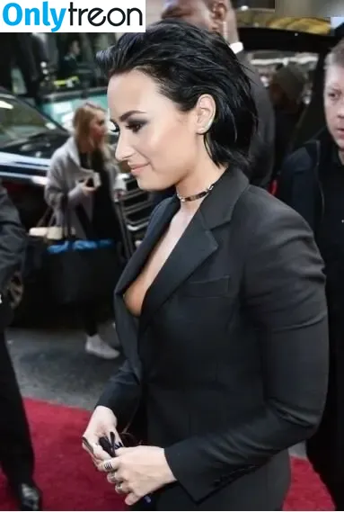 Demi Lovato nude photo #0420 (ddlovato)