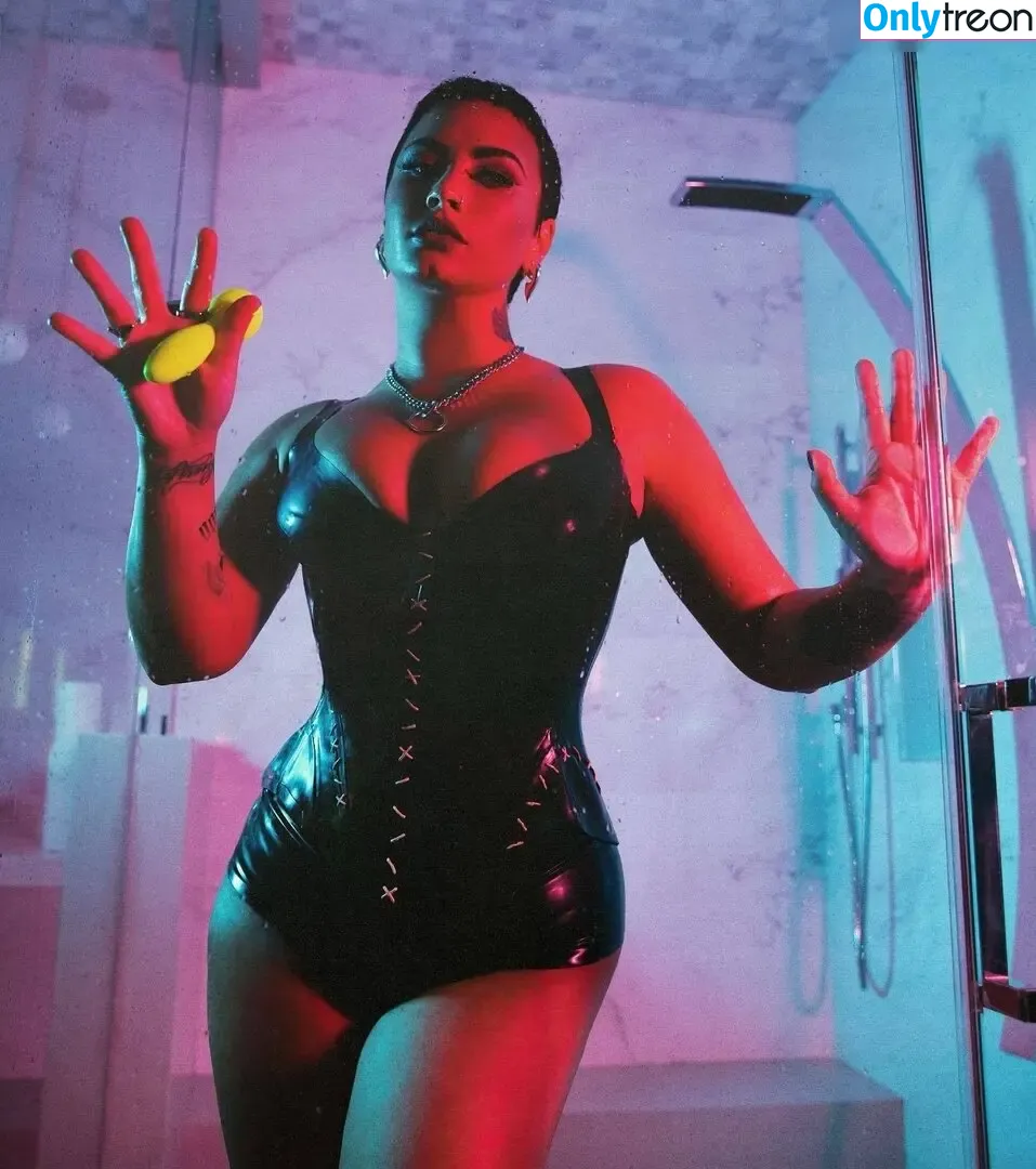 Demi Lovato nude photo #0423 (ddlovato)