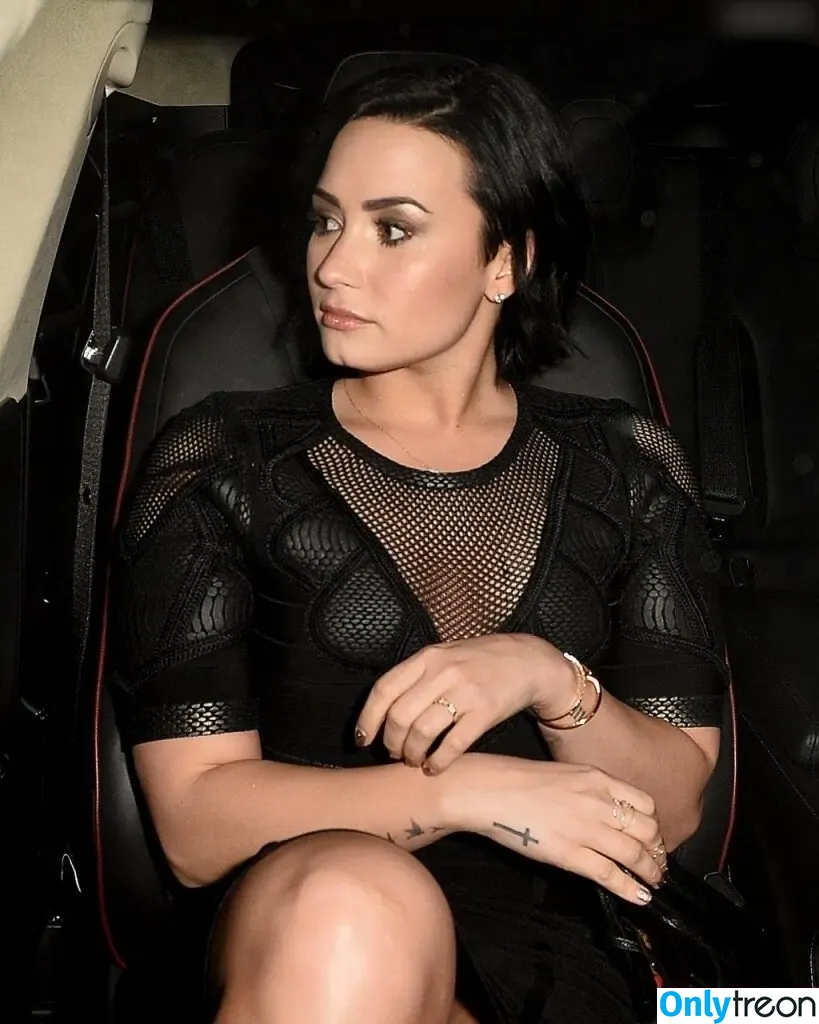 Demi Lovato nude photo #0454 (ddlovato)