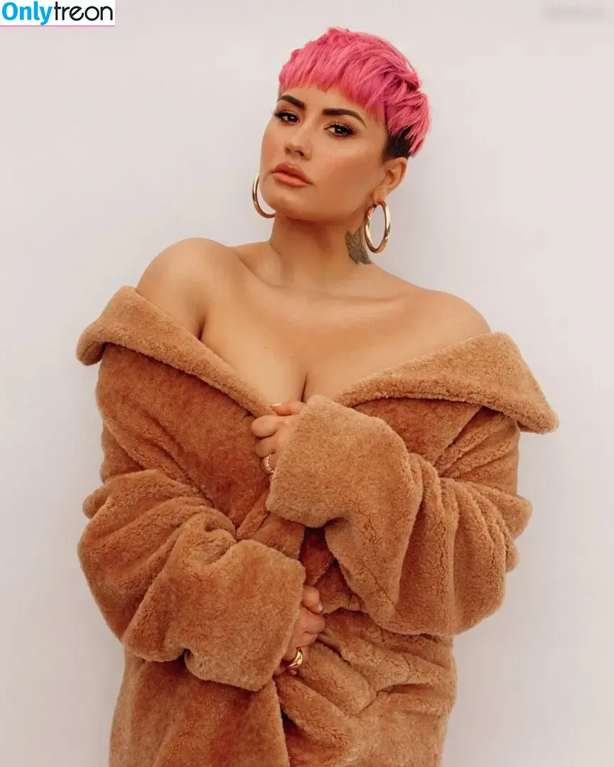 Demi Lovato nude photo #0462 (ddlovato)