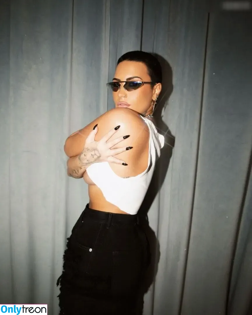 Demi Lovato nude photo #0477 (ddlovato)