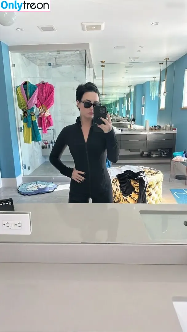 Demi Lovato nude photo #0484 (ddlovato)
