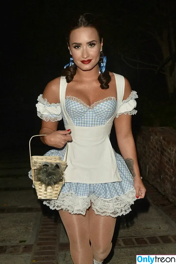 Demi Lovato nude photo #0493 (ddlovato)