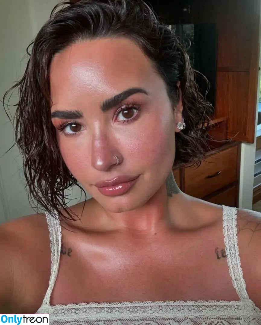 Demi Lovato nude photo #0509 (ddlovato)