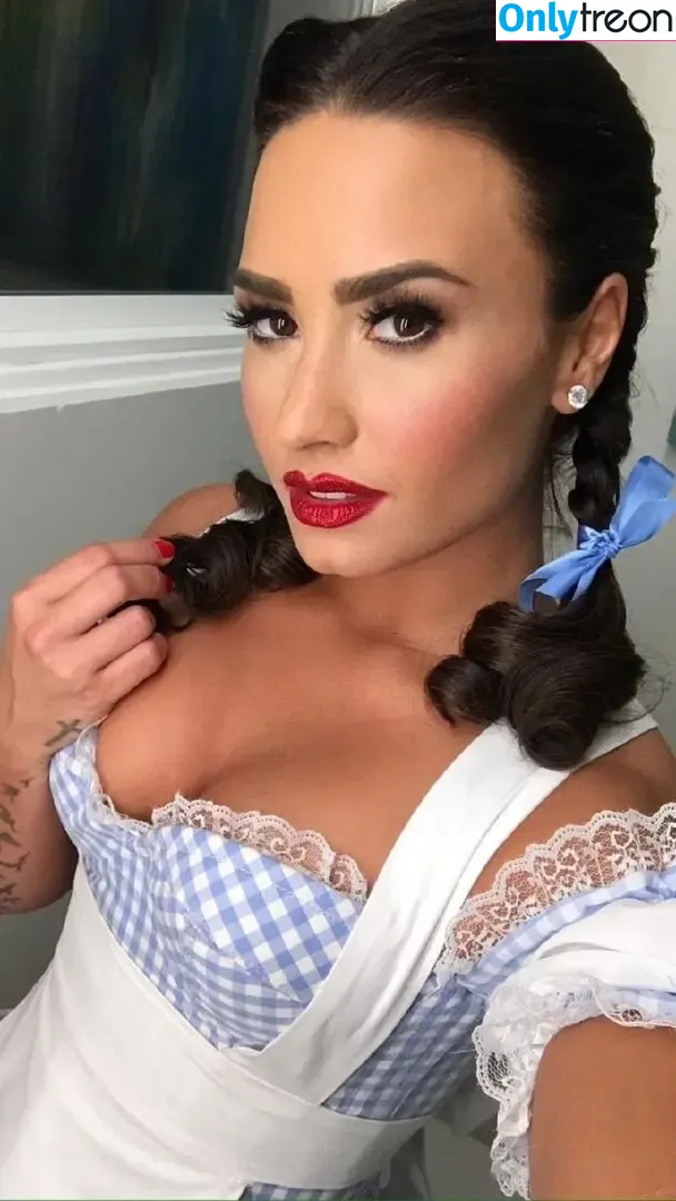 Demi Lovato nude photo #0512 (ddlovato)