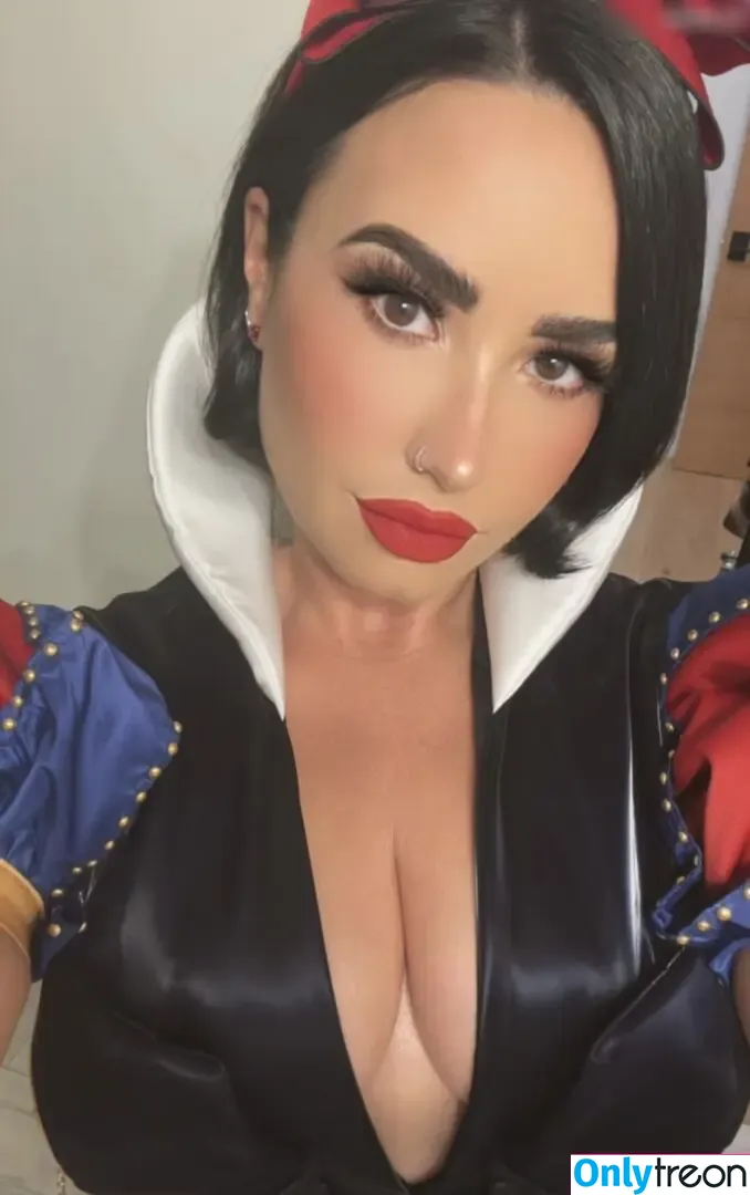 Demi Lovato nude photo #0514 (ddlovato)