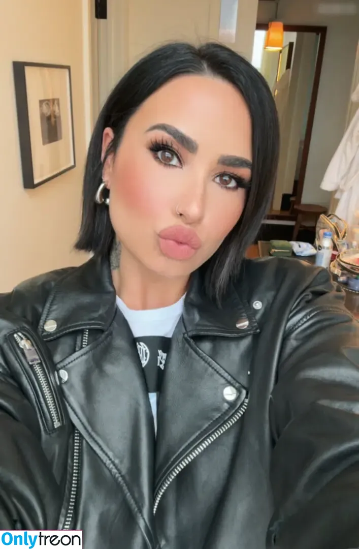 Demi Lovato nude photo #0532 (ddlovato)