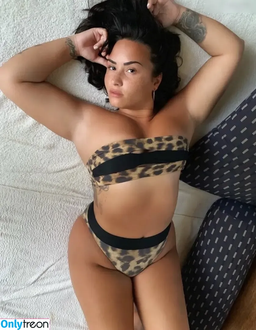 Demi Lovato nude photo #0541 (ddlovato)